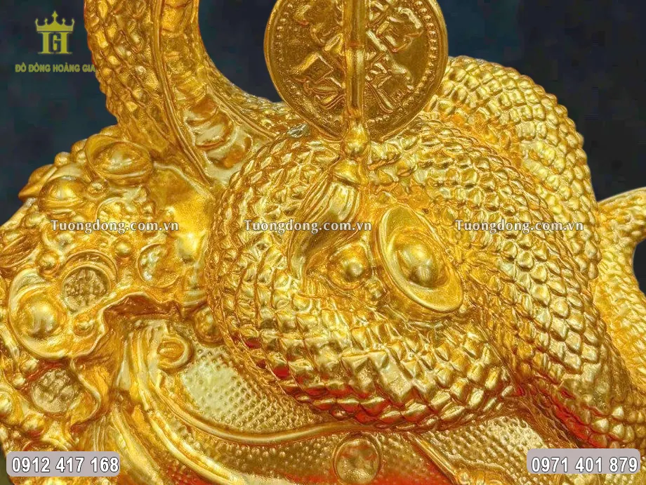 Từng họa tiết hoa văn được chăm chút vô cùng tỉ mỉ